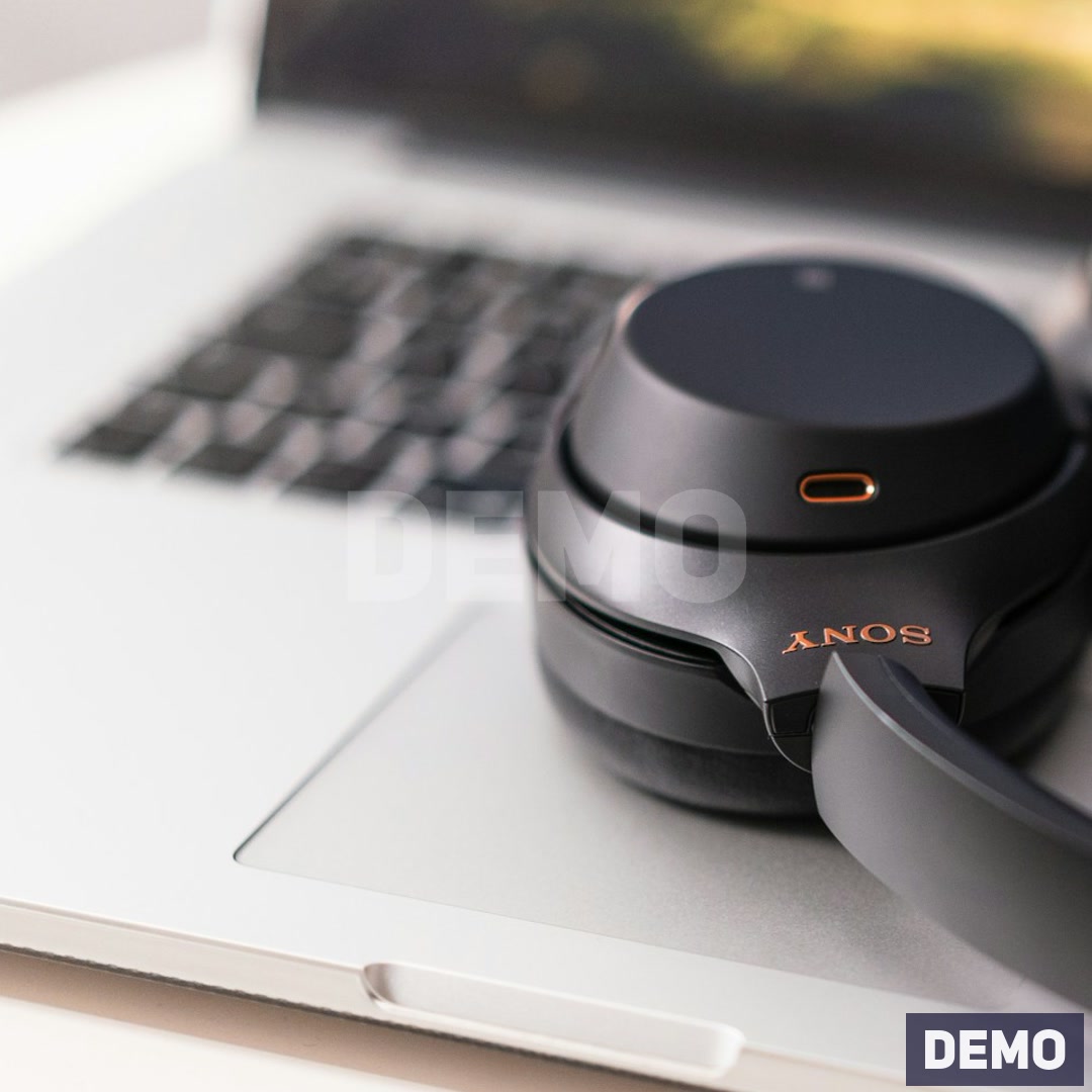 MacBook and Wireless Headphone Set — DEMO detail a